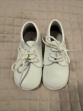 Angel size 6 white soft dress shoes